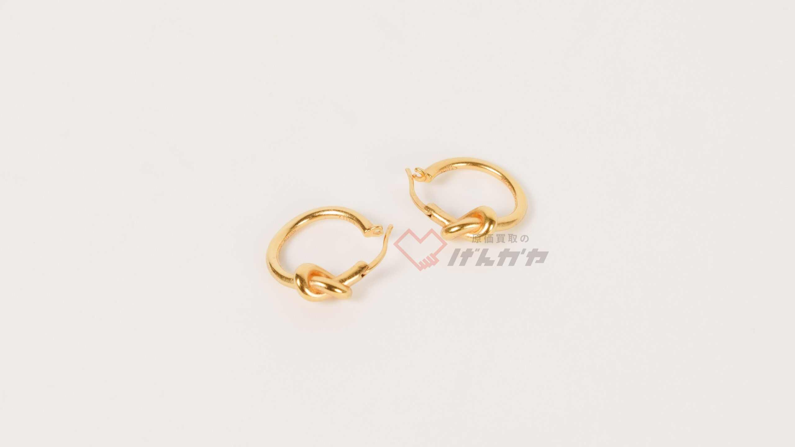 セリーヌ　ノットピアス