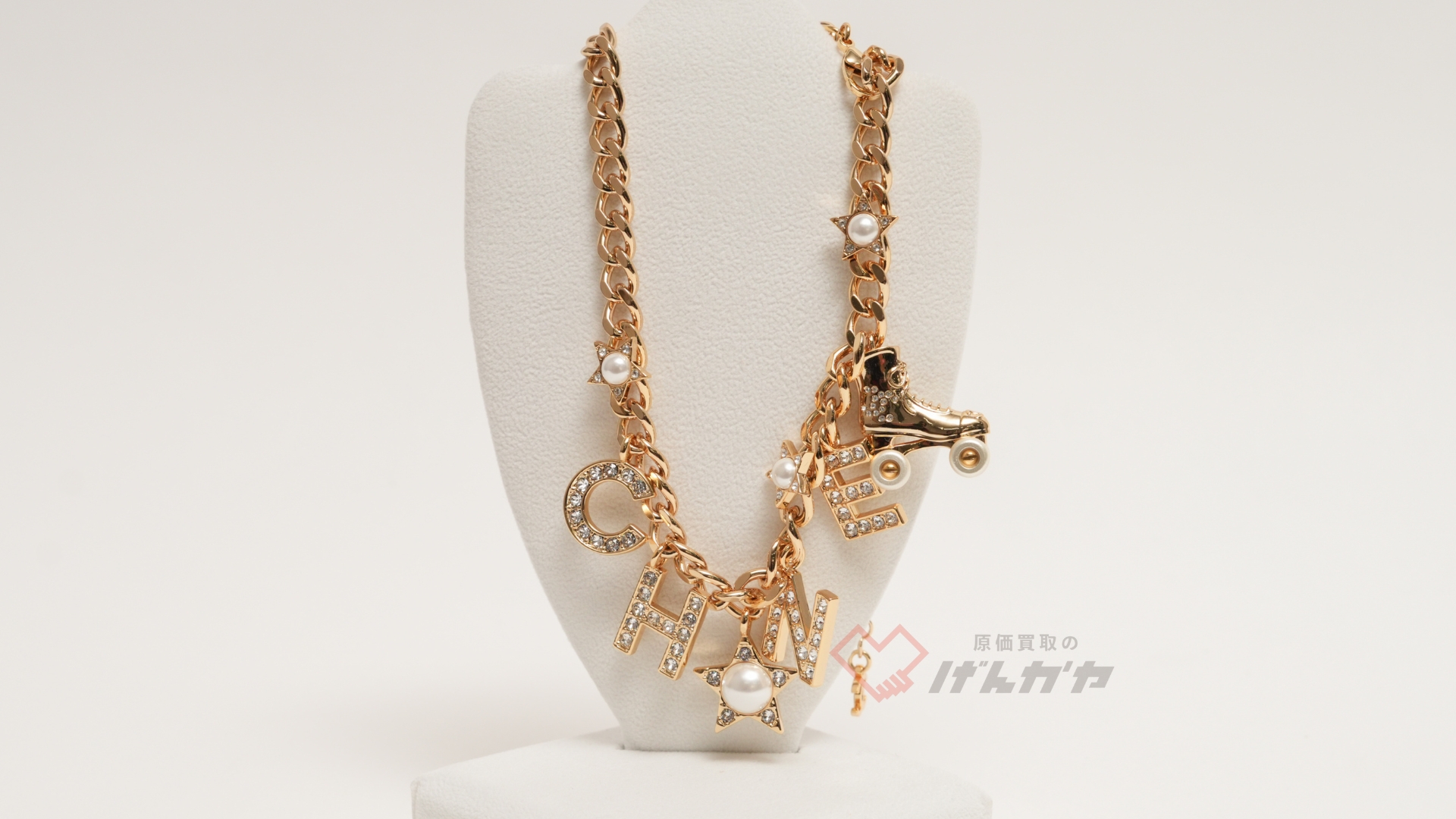 シャネル  C24C GP ロゴ ラインストーン チョーカー ローラスケート ネックレス ゴールド
